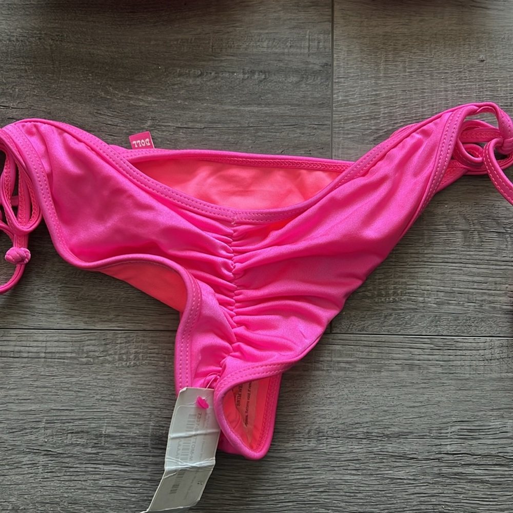 Bikinis - Picture 9 of 12